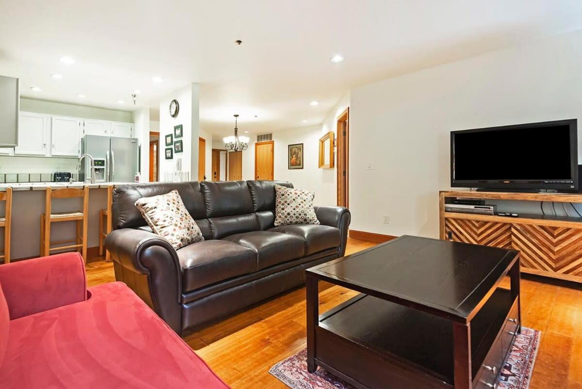 Stunning Location 2Bdr Condo Retreat Парк Сити Екстериор снимка