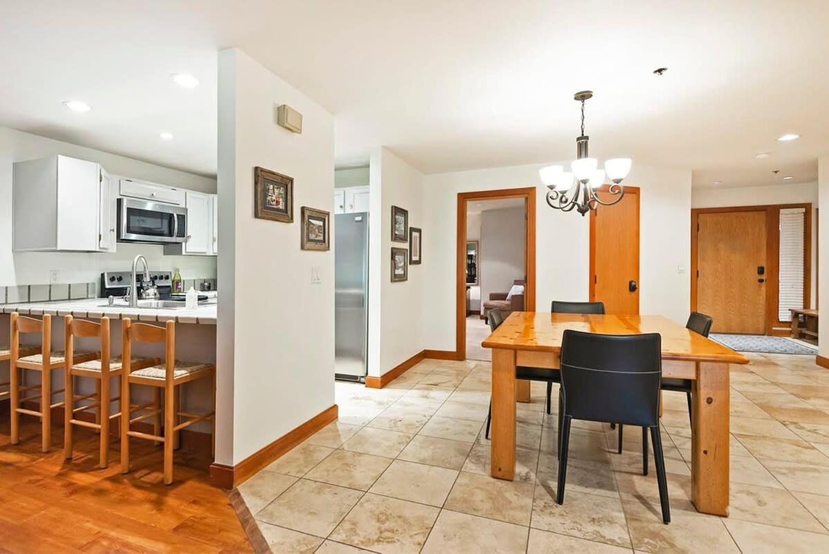 Stunning Location 2Bdr Condo Retreat Парк Сити Екстериор снимка